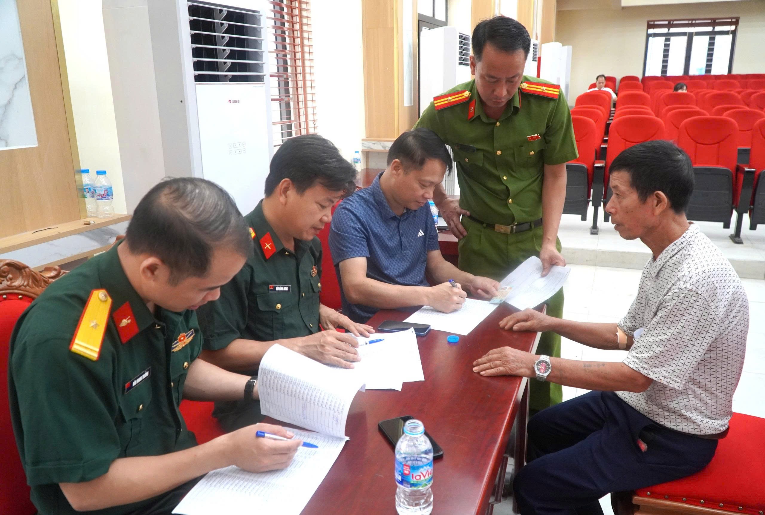 Công an xã Mao Điền tích cực triển khai thu nhận mẫu ADN cho thân nhân liệt sĩ chưa xác định danh tính